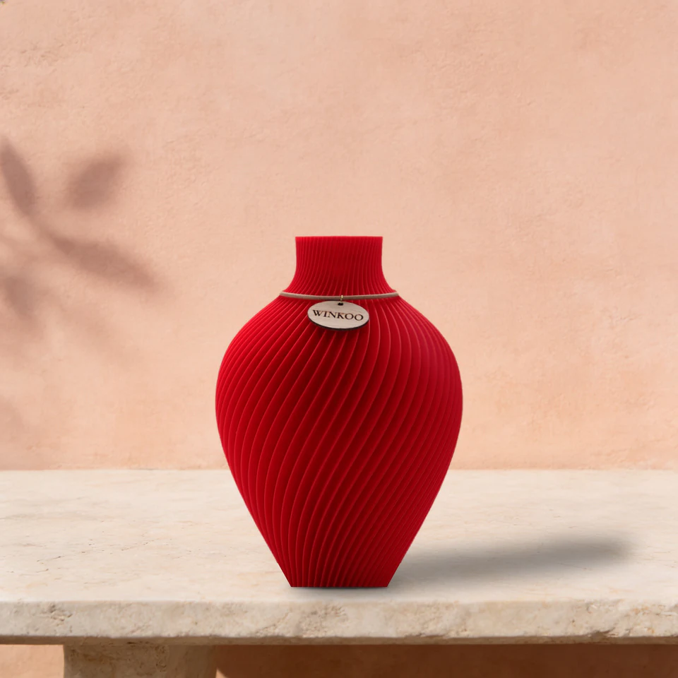 Noma sculptural vase in Fire Red by WINKOO