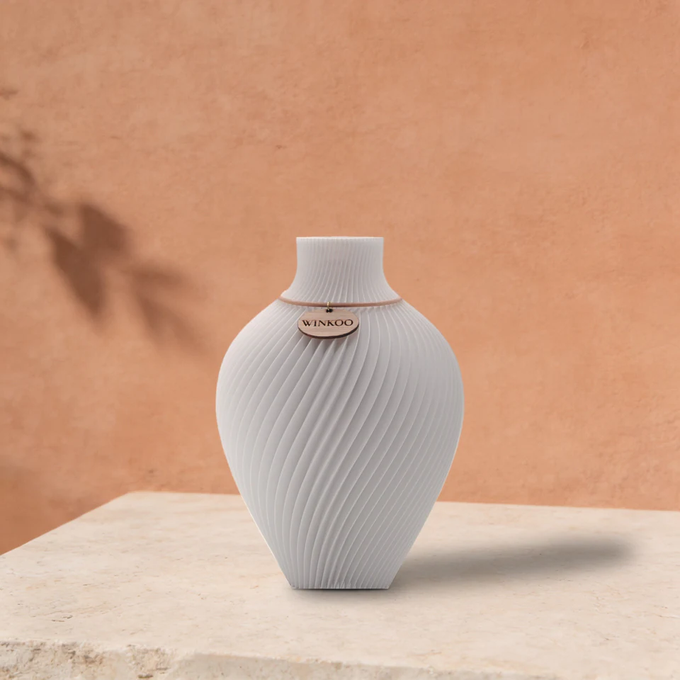 Noma sculptural vase in Snow White by WINKOO