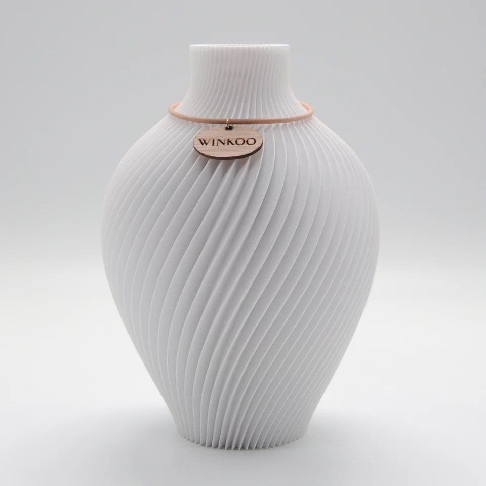 Noma sculptural vase in Snow White by WINKOO